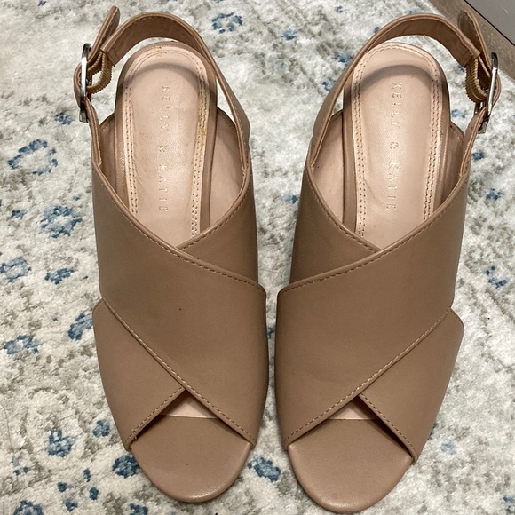 Kelly & Katie tan heels - Picture 1 of 15